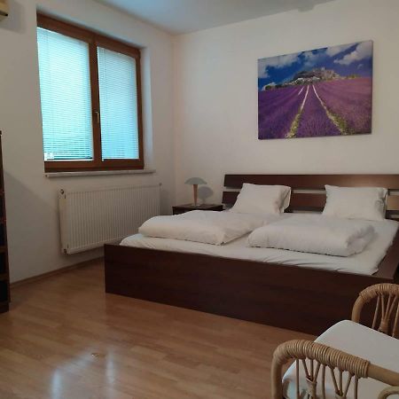 Kate & Jenny - Two-Level Apartment In The Old Town Братислава Экстерьер фото