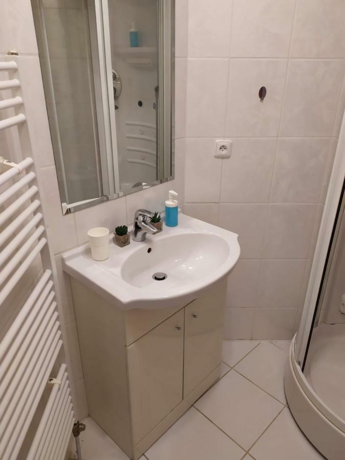 Kate & Jenny - Two-Level Apartment In The Old Town Братислава Экстерьер фото